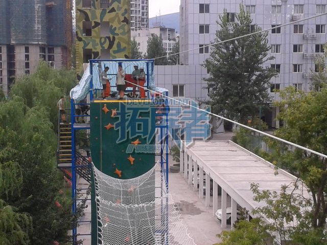 拓展設(shè)備-攀爬橫渡