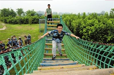 兒童體驗(yàn)拓展器材訓(xùn)練活動(dòng)